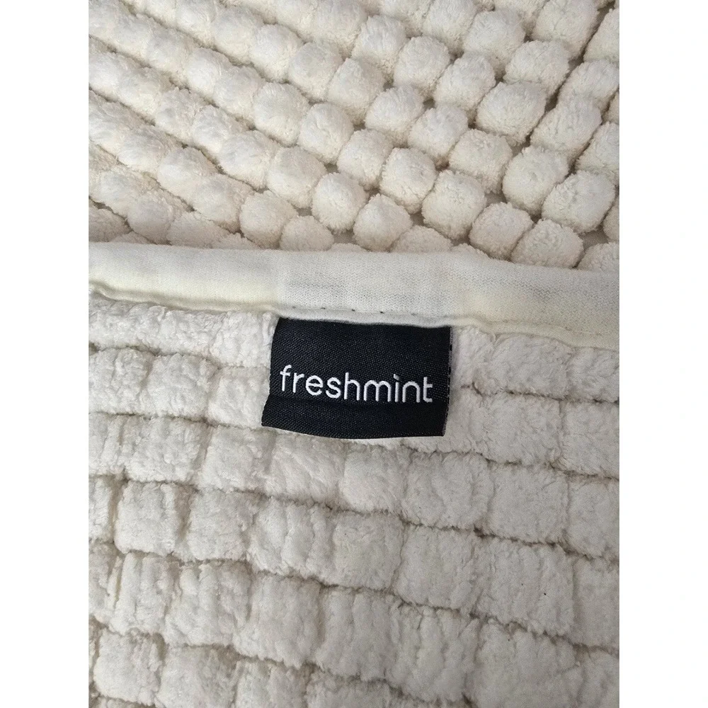New Cream/White Freshmint Chenille Non Slip Bath Mat Rug 32x20